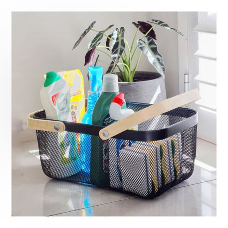 Large TRENDZ Vegetable wire basket with wooden handle - Image 2